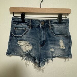 ✨💙 Bullhead Denim Co. High Rise Distressed Denim Shorts 💙✨